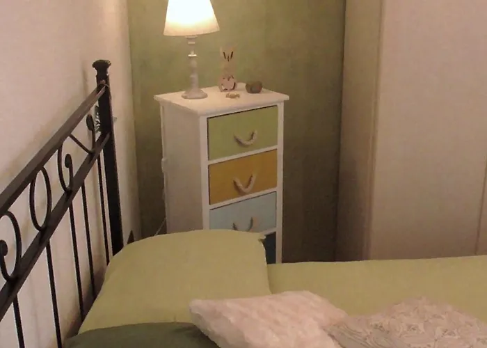 Italy's Enchanting Ambiance - A Snug In Apartment