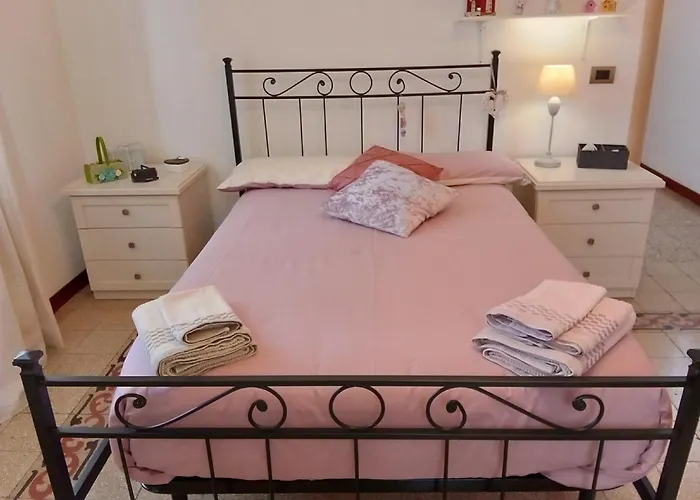 Italy's Enchanting Ambiance - A Snug In Apartment